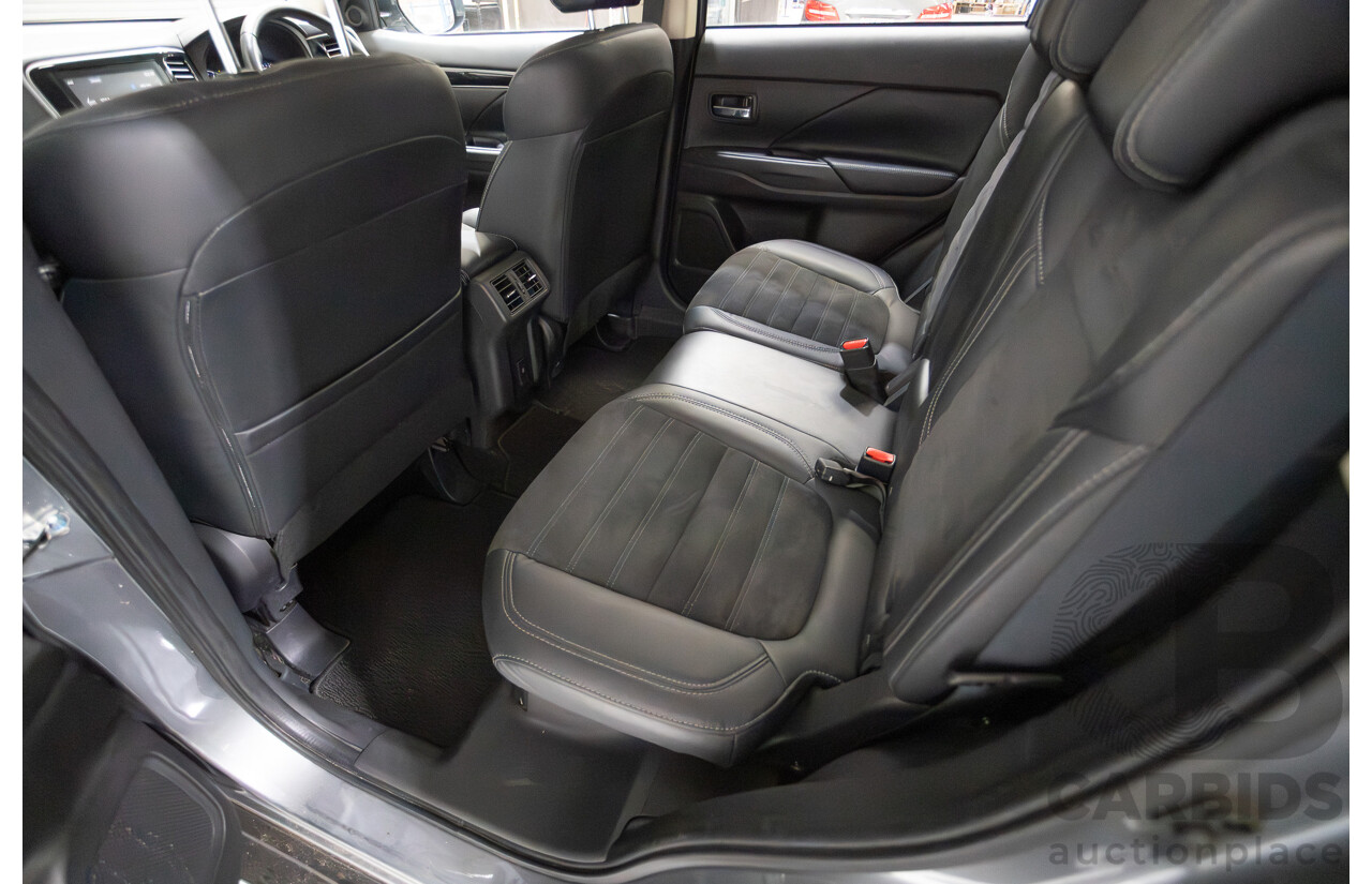 04/2020 Mitsubishi Outlander LS ZL MY20 4D Wagon Grey 2.4L - 7 Seats