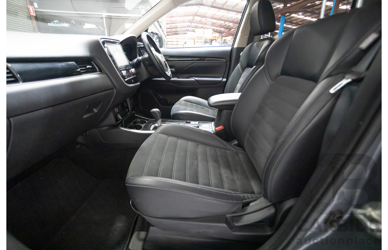 04/2020 Mitsubishi Outlander LS ZL MY20 4D Wagon Grey 2.4L - 7 Seats