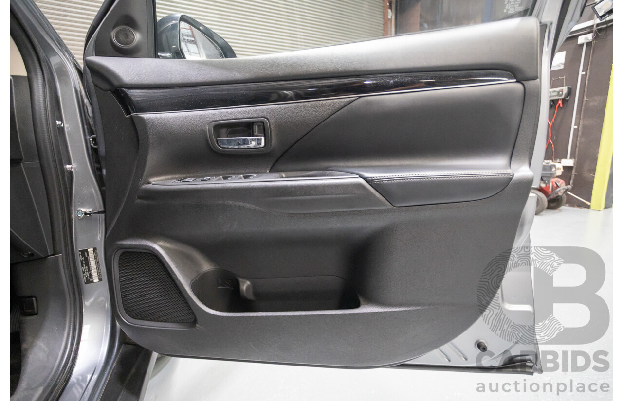 04/2020 Mitsubishi Outlander LS ZL MY20 4D Wagon Grey 2.4L - 7 Seats
