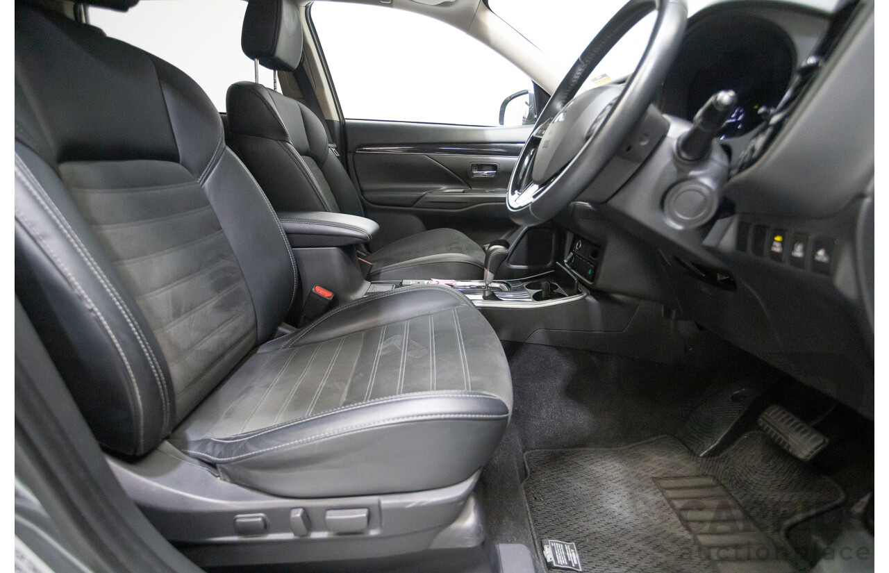 04/2020 Mitsubishi Outlander LS ZL MY20 4D Wagon Grey 2.4L - 7 Seats