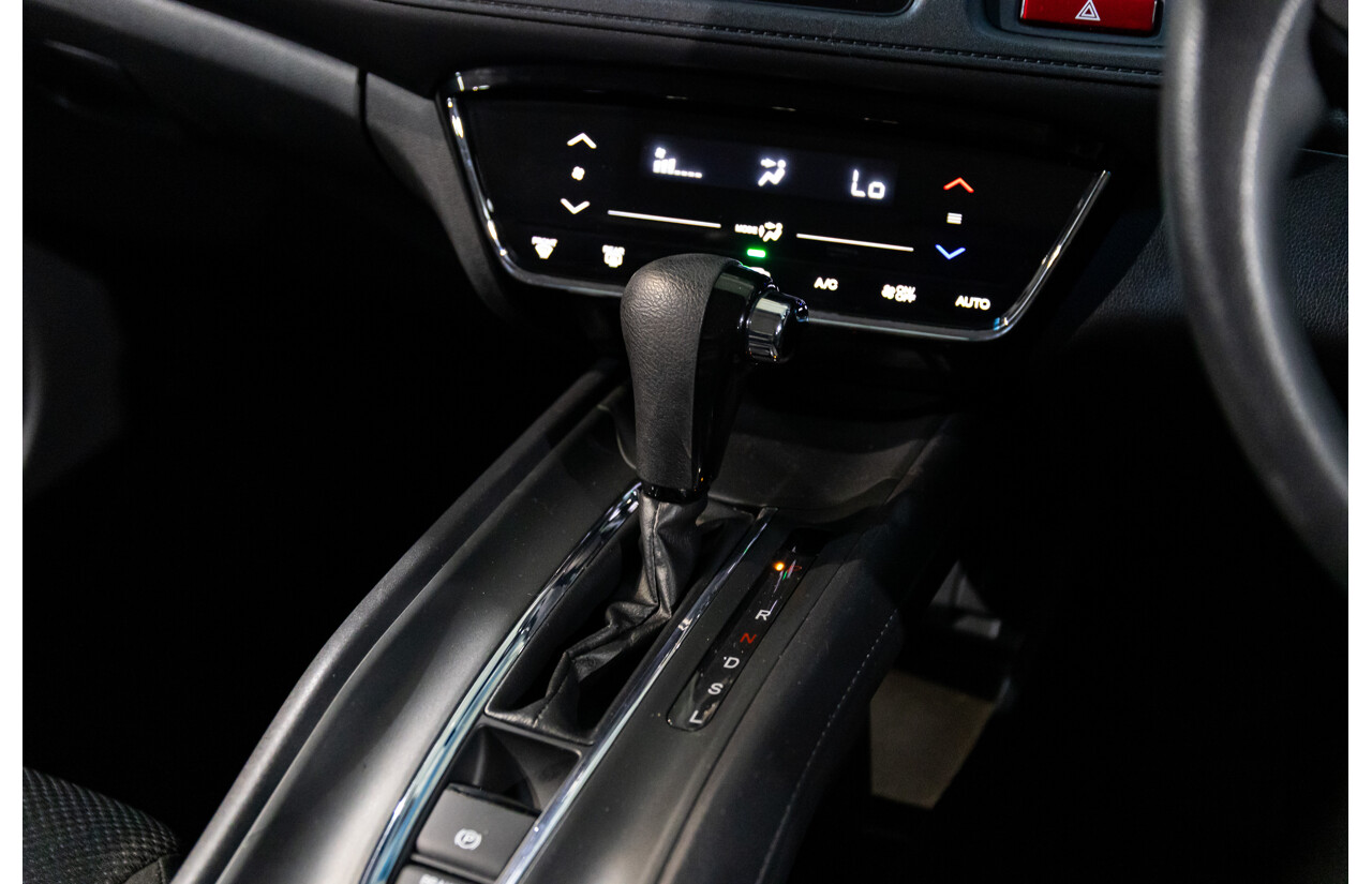 3/2015 Honda Hr-V VTi  4d Wagon Platinum White Pearl 1.8L