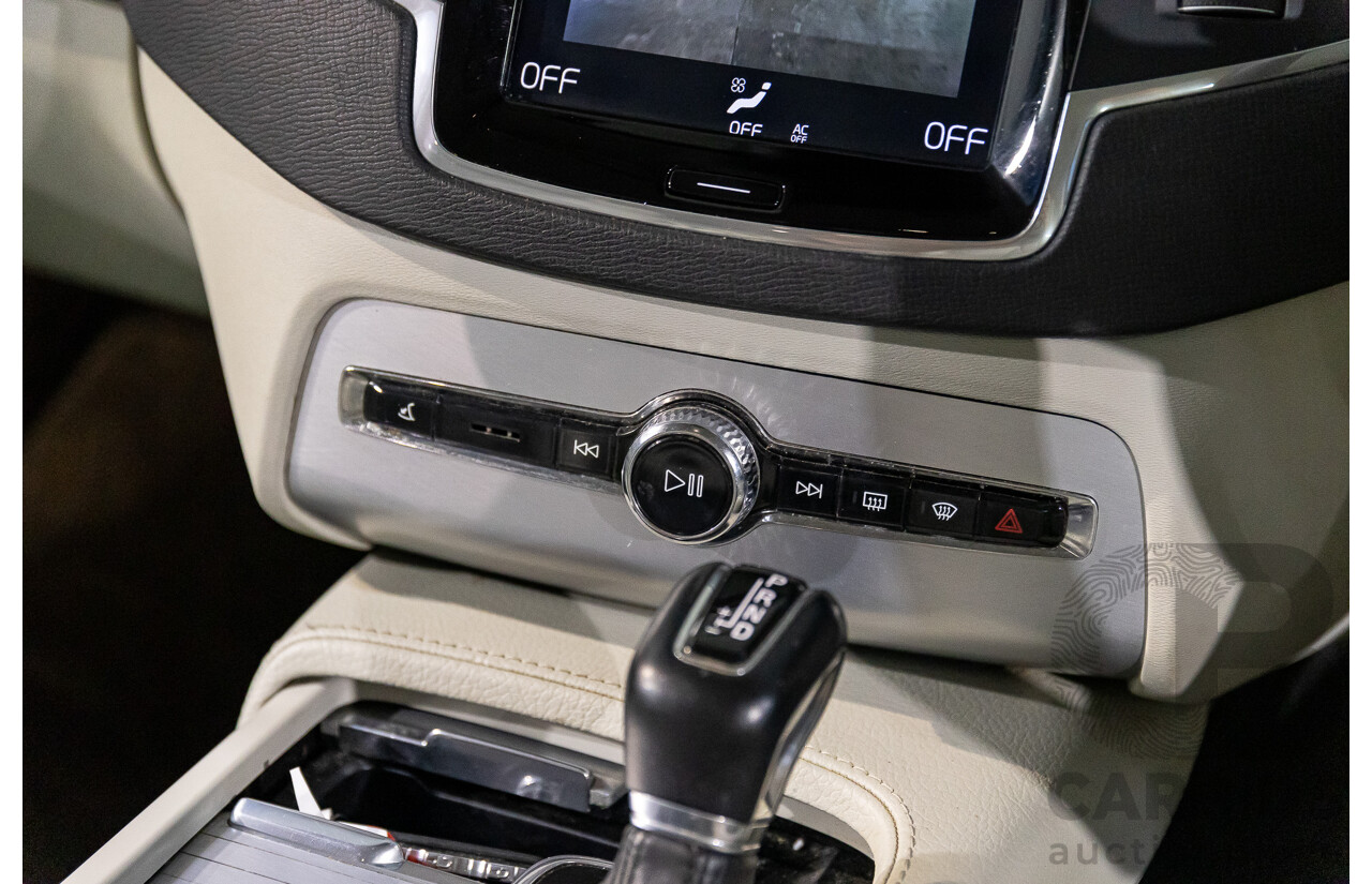 07/2019 Volvo XC90 D5 Momentum (AWD) 256 MY20 4d Wagon Magic Blue Metallic Turbo Diesel 2.0L