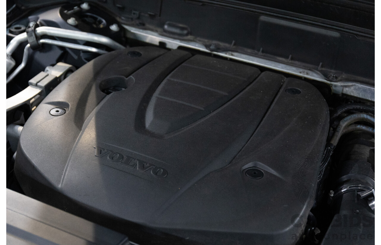 07/2019 Volvo XC90 D5 Momentum (AWD) 256 MY20 4d Wagon Magic Blue Metallic Turbo Diesel 2.0L