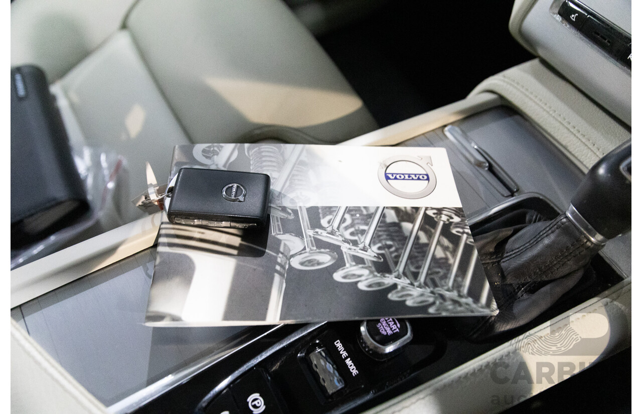 07/2019 Volvo XC90 D5 Momentum (AWD) 256 MY20 4d Wagon Magic Blue Metallic Turbo Diesel 2.0L