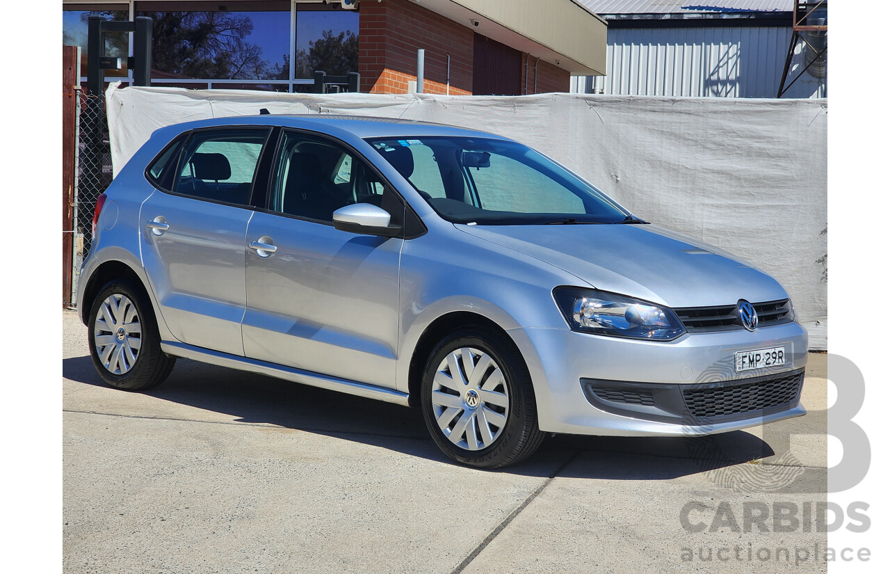 9/2013 Volkswagen Polo Trendline 6R MY14 5d Hatchback Silver 1.4L