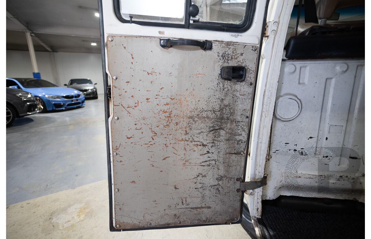 9/1975 Volkswagen Kombi Transporter Type 2 2d Crew Cab Utility White 1.8L