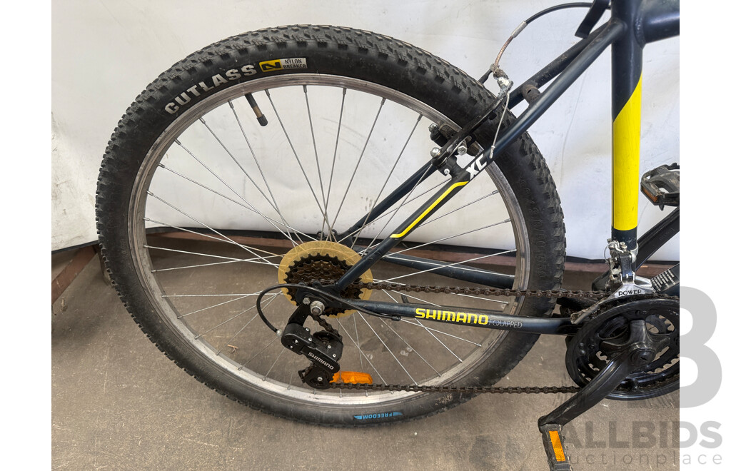 18 Inch Giant Tourex X-Train66 Front Suspension Mountain Bike