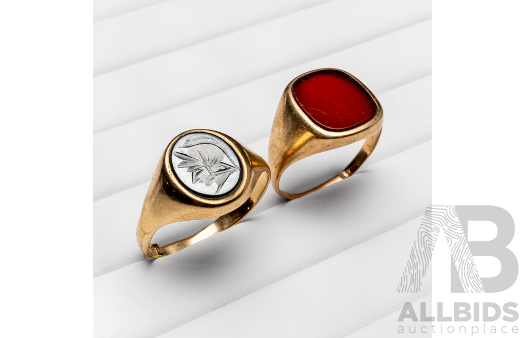 9ct Yellow Gold Signet Rings. Lot of 2 - 7.87gms