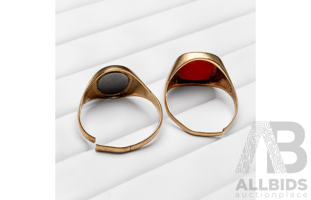 9ct Yellow Gold Signet Rings. Lot of 2 - 7.87gms