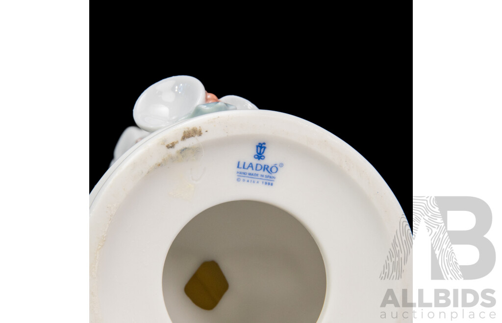 Pair of Nicely Glazed Porcelain Birds