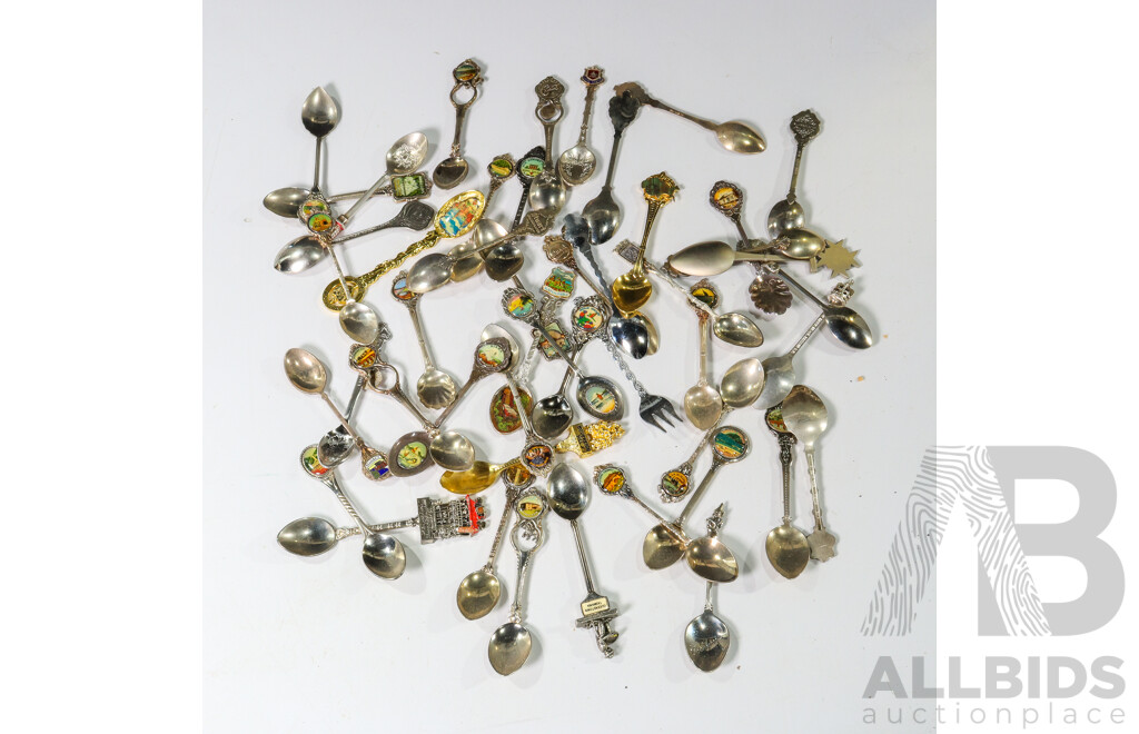 Collection of Vintage Souvenir Teaspoons Including Australia, Russia, France, Scotland and More