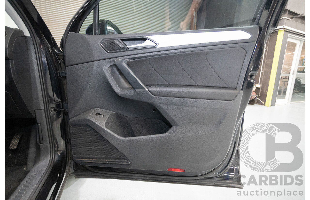 10/2017 Volkswagen Tiguan 110 TSI Comfortline 5NA MY18 4D Wagon Deep Black Pearl Turbo 1.4L