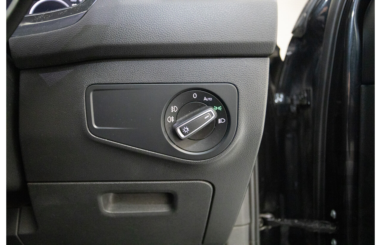 10/2017 Volkswagen Tiguan 110 TSI Comfortline 5NA MY18 4D Wagon Deep Black Pearl Turbo 1.4L