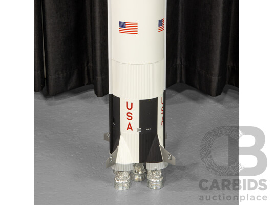NASA Apollo Saturn V Moon Rocket - 1:144 Scale