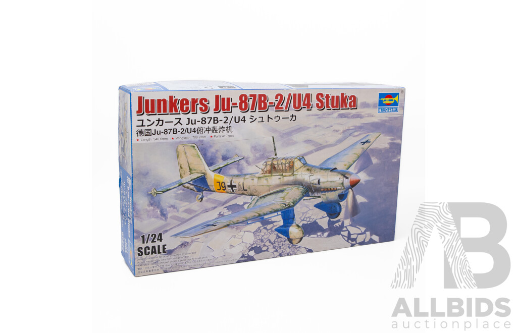 Trumpeter Junkers JU-87B-2/U4 Stuka Model - 1:24 Scale
