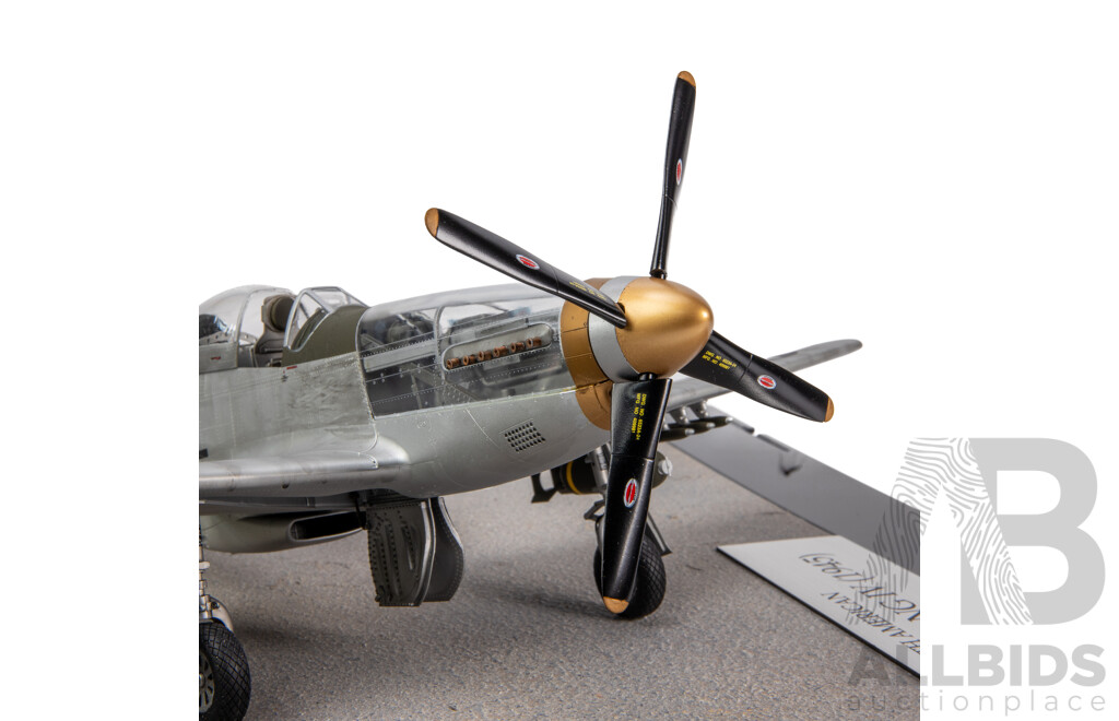 North American 1945 P51 D Mustang IV Model in Perspex Case - 1:24 Scale