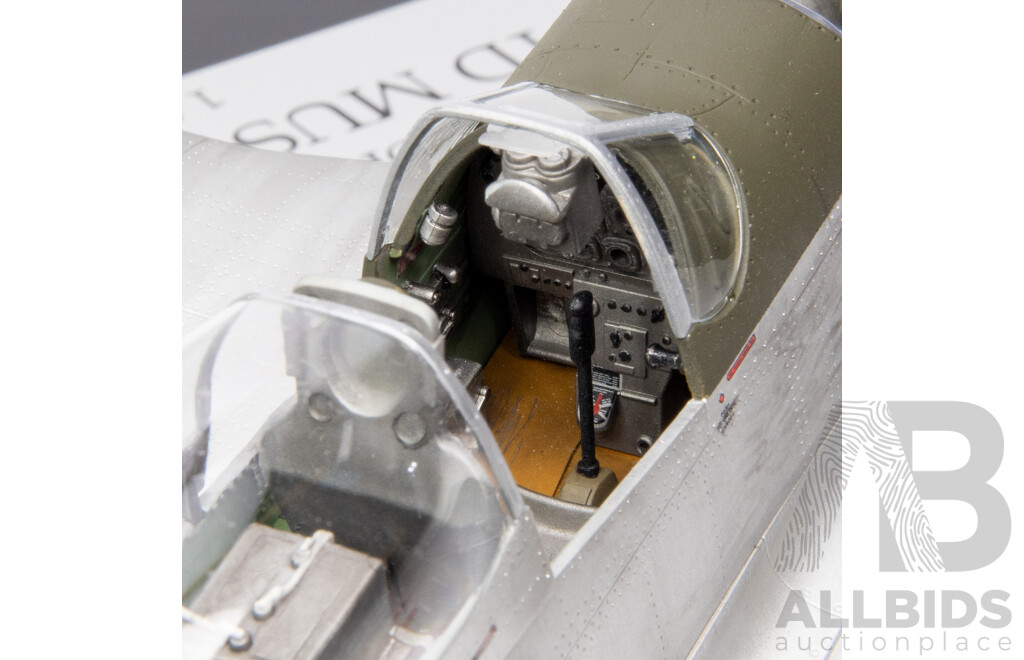 North American 1945 P51 D Mustang IV Model in Perspex Case - 1:24 Scale