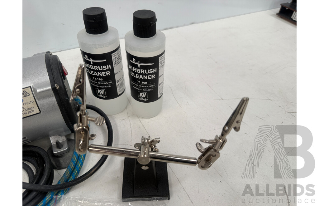 Badger Patriot 105 Gravity Feed Detail Nozzle Airbrush Powered by Vida 240V Compressor & Adjustable Regulator & 2 X Stands & 2x Bottles Airbrush Cleaner & 3Ml Eye Droppers