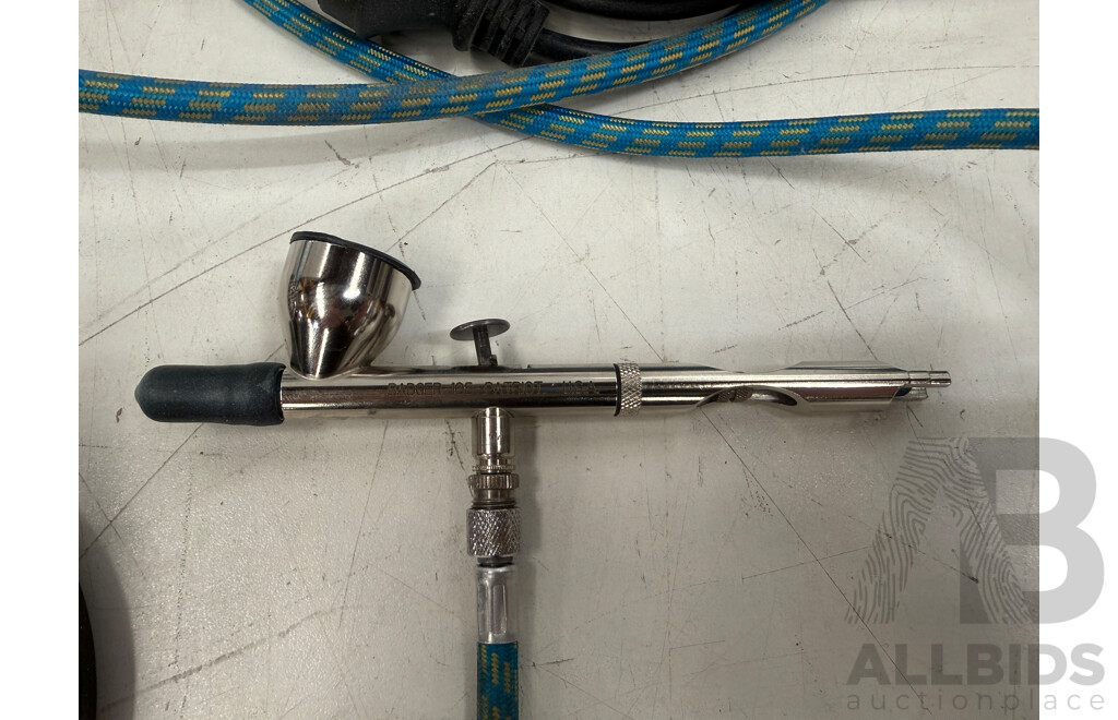 Badger Patriot 105 Gravity Feed Detail Nozzle Airbrush Powered by Vida 240V Compressor & Adjustable Regulator & 2 X Stands & 2x Bottles Airbrush Cleaner & 3Ml Eye Droppers