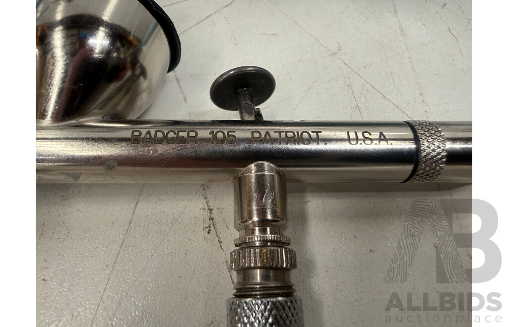 Badger Patriot 105 Gravity Feed Detail Nozzle Airbrush Powered by Vida 240V Compressor & Adjustable Regulator & 2 X Stands & 2x Bottles Airbrush Cleaner & 3Ml Eye Droppers