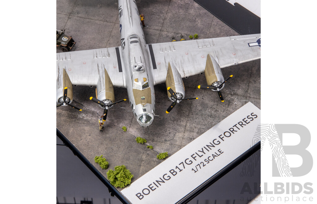 Model Boeing B17G Flying Fortress on Runway in Perspex Case - 1:72 Scale