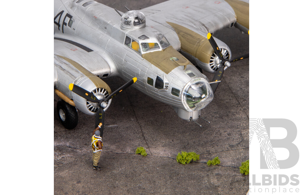 Model Boeing B17G Flying Fortress on Runway in Perspex Case - 1:72 Scale