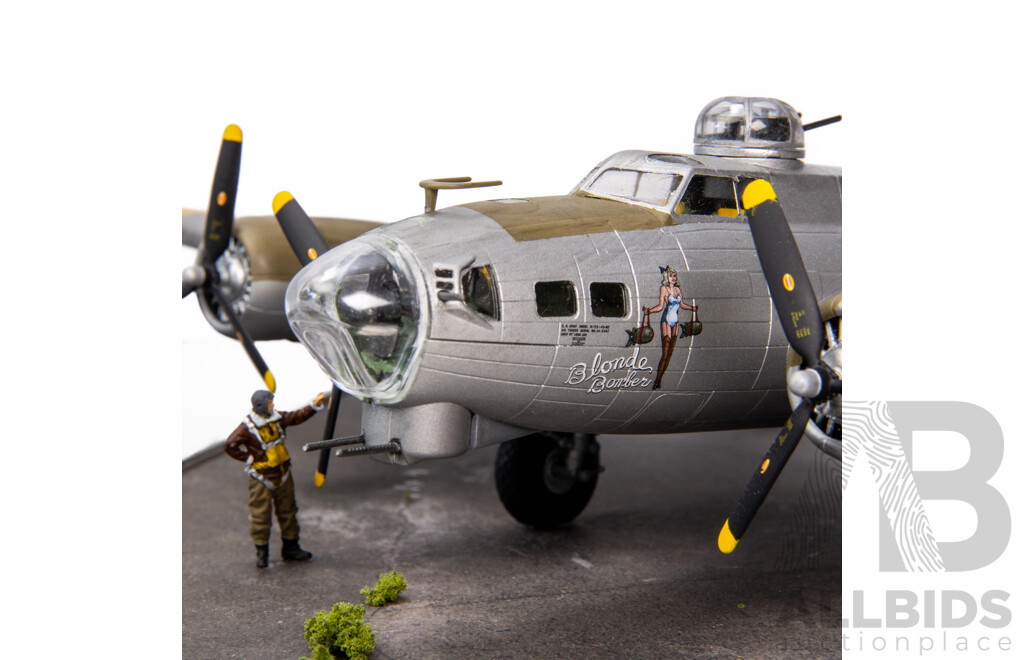 Model Boeing B17G Flying Fortress on Runway in Perspex Case - 1:72 Scale