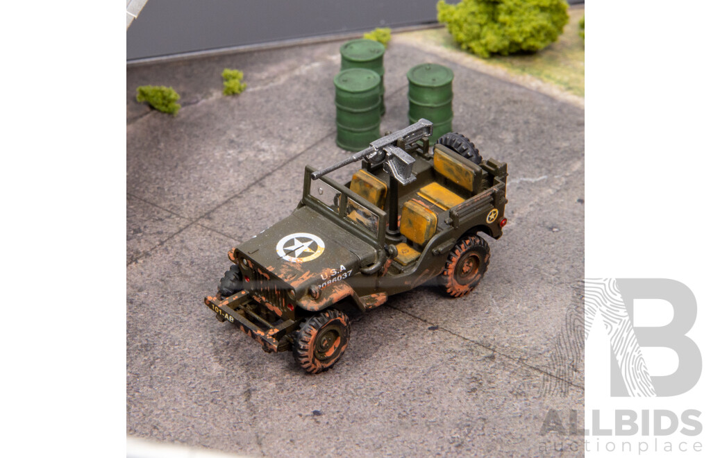 Model Boeing B17G Flying Fortress on Runway in Perspex Case - 1:72 Scale