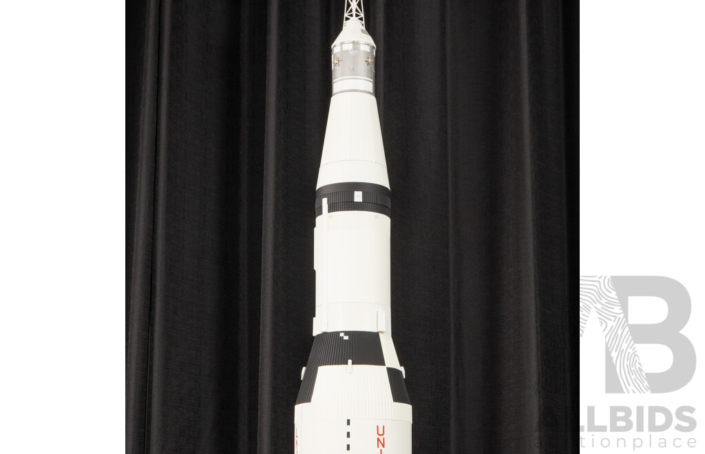 NASA Apollo Saturn V Moon Rocket - 1:144 Scale
