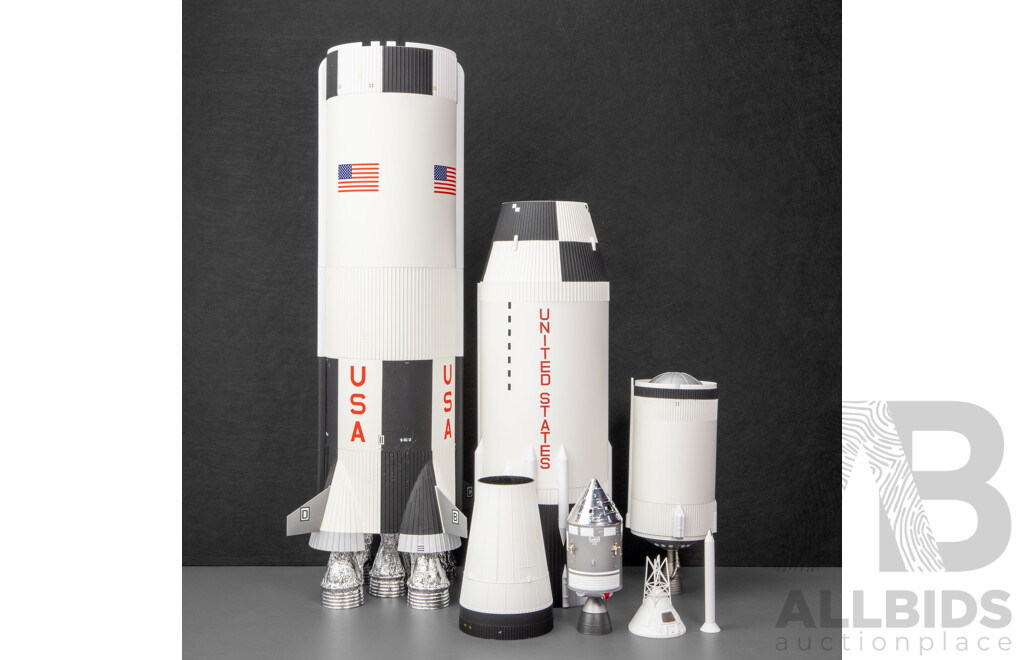 NASA Apollo Saturn V Moon Rocket - 1:144 Scale