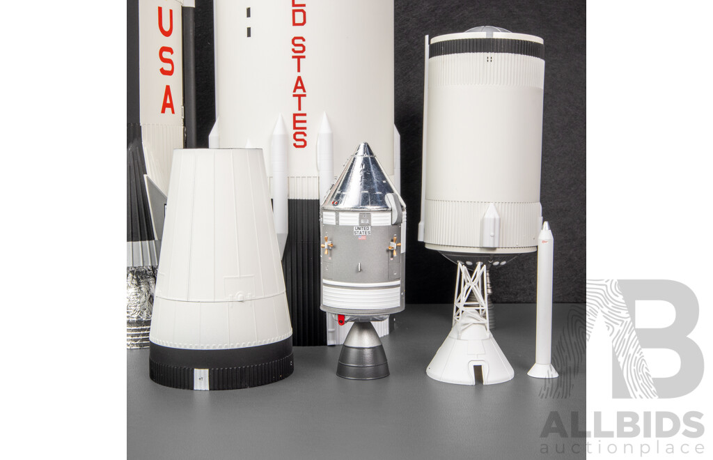 NASA Apollo Saturn V Moon Rocket - 1:144 Scale