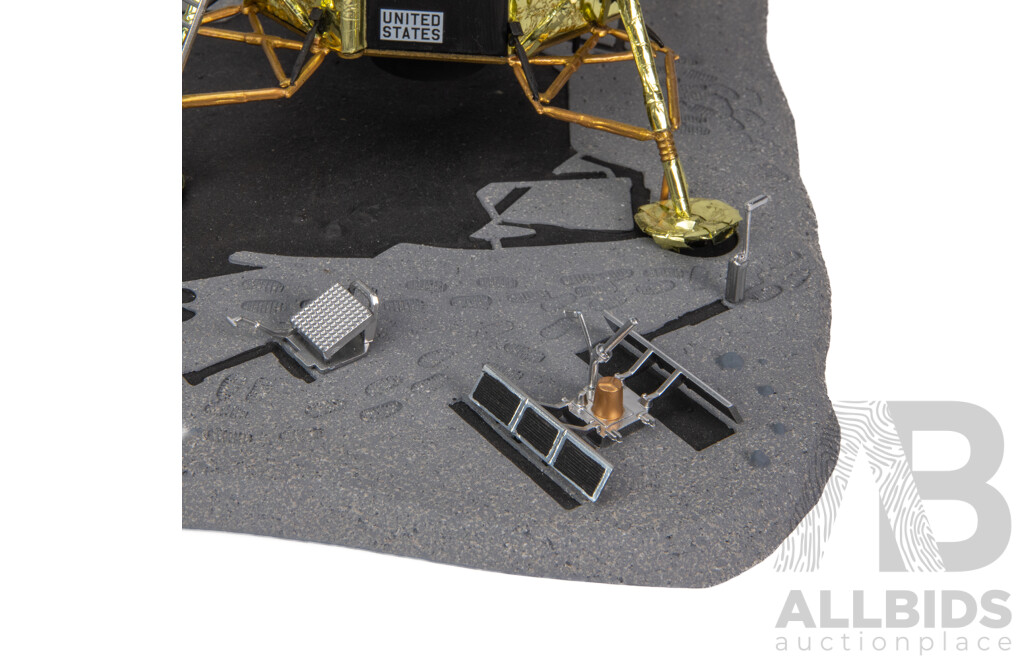 NASA 1972 Apollo 11 Moon Landing Diorama - 1:48 Scale