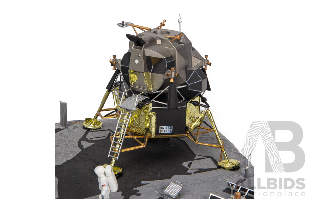 NASA 1972 Apollo 11 Moon Landing Diorama - 1:48 Scale