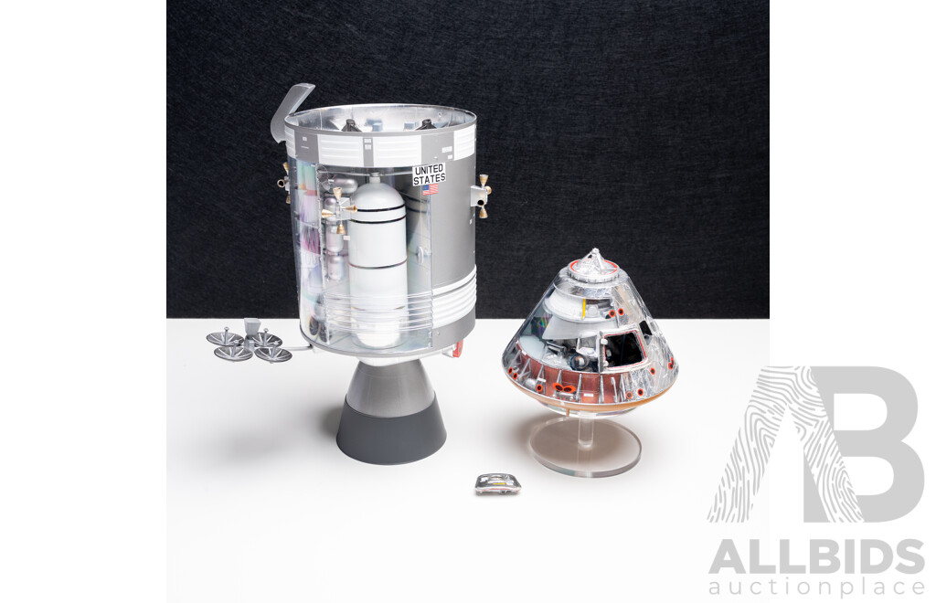 Revelle 1/32 Scale Model of the Apollo 11 Command Module & Service Module