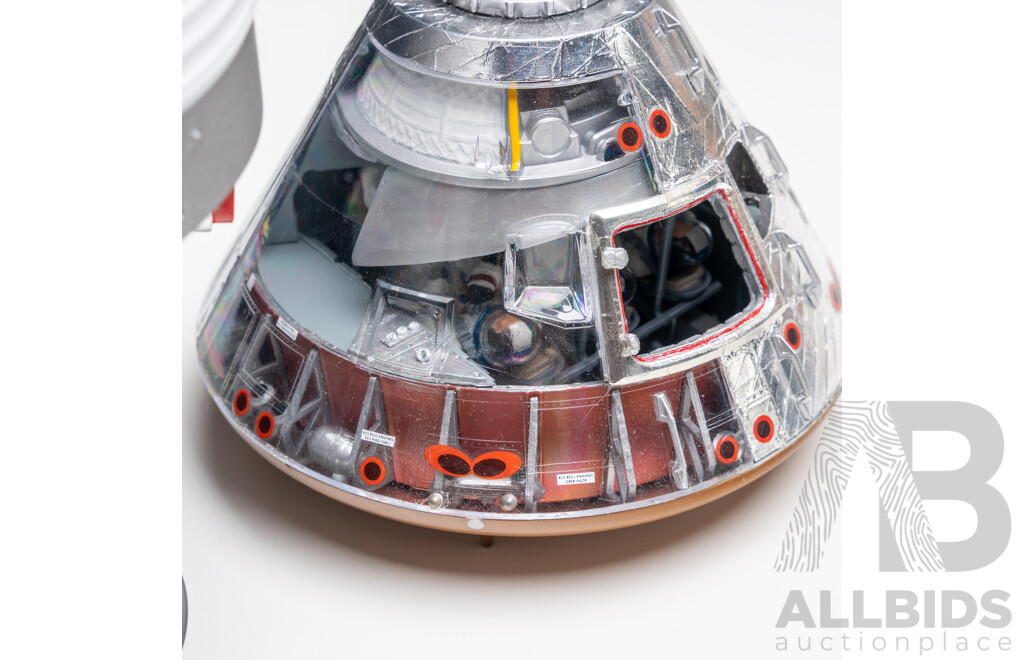 Revelle 1/32 Scale Model of the Apollo 11 Command Module & Service Module