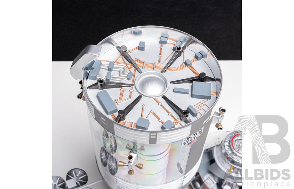 Revelle 1/32 Scale Model of the Apollo 11 Command Module & Service Module