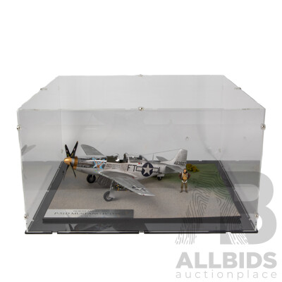 North American 1945 P51 D Mustang IV Model in Perspex Case - 1:24 Scale