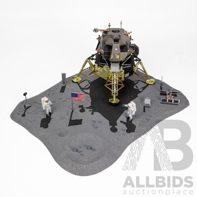 NASA 1972 Apollo 11 Moon Landing Diorama - 1:48 Scale