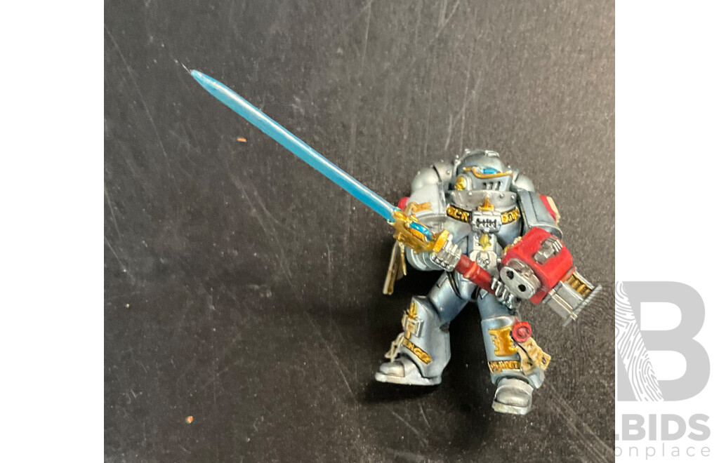 Avengers Power Punch Hulk & DC Comics Greg Capullo & Gintoki Sakata Statue & Assorted Games Workshop Miniatures