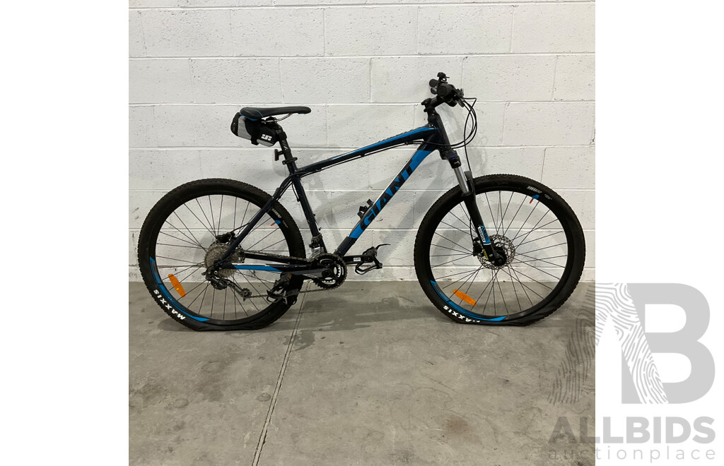 GIANT Talon Mountain Bike