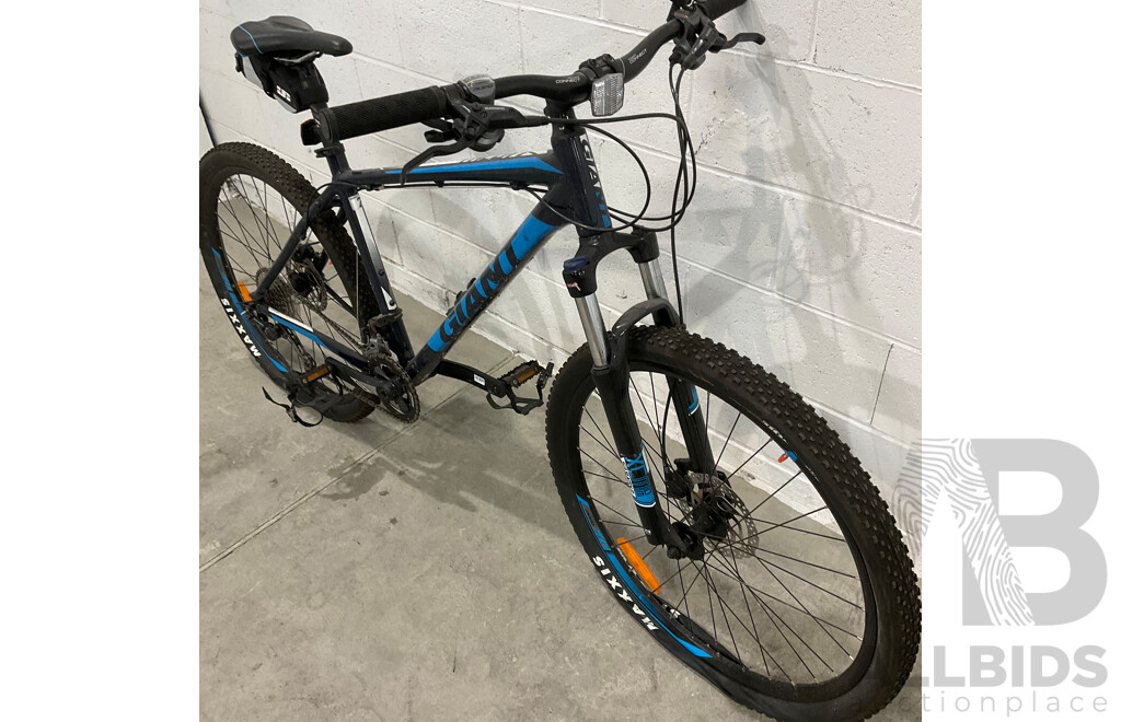 GIANT Talon Mountain Bike