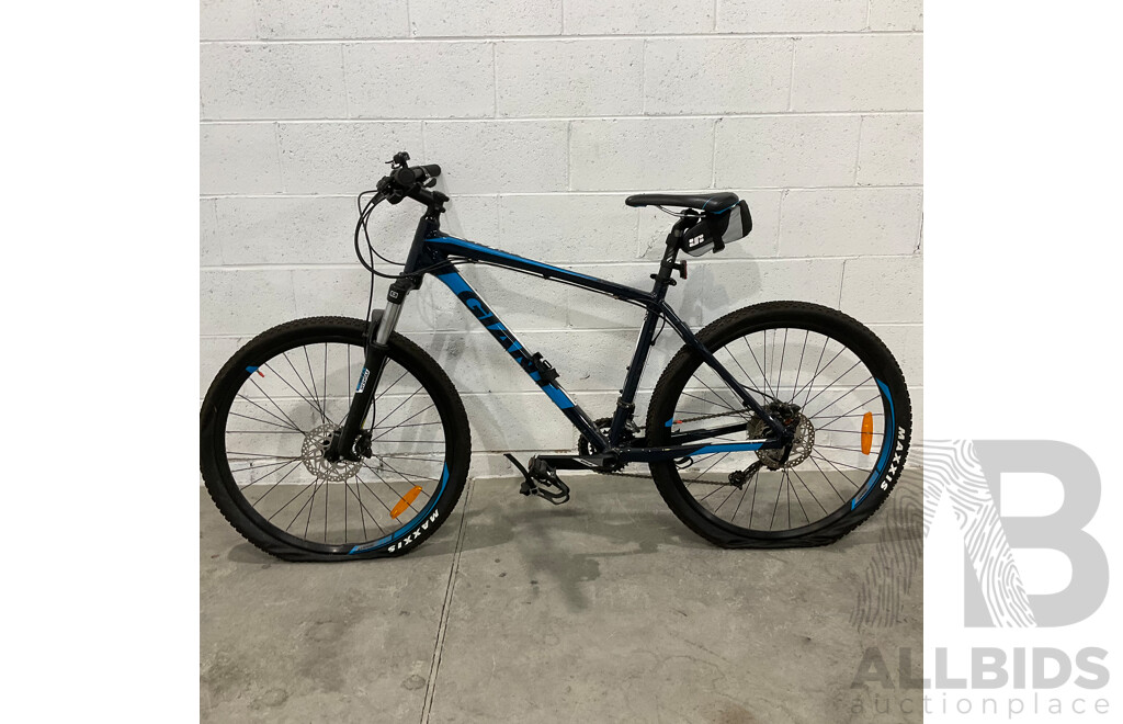 GIANT Talon Mountain Bike