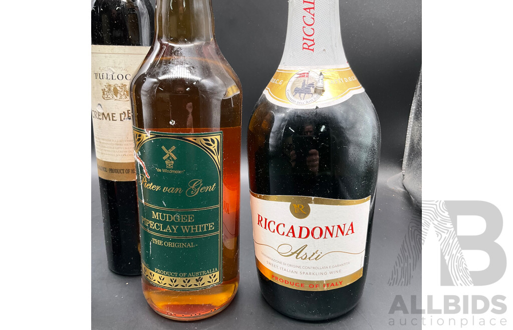 Collection of Wines, Including Riccadonna Asti, Mudgee Pipeclay White, Gent & Co. Winery and Tulloch - Lot of 4