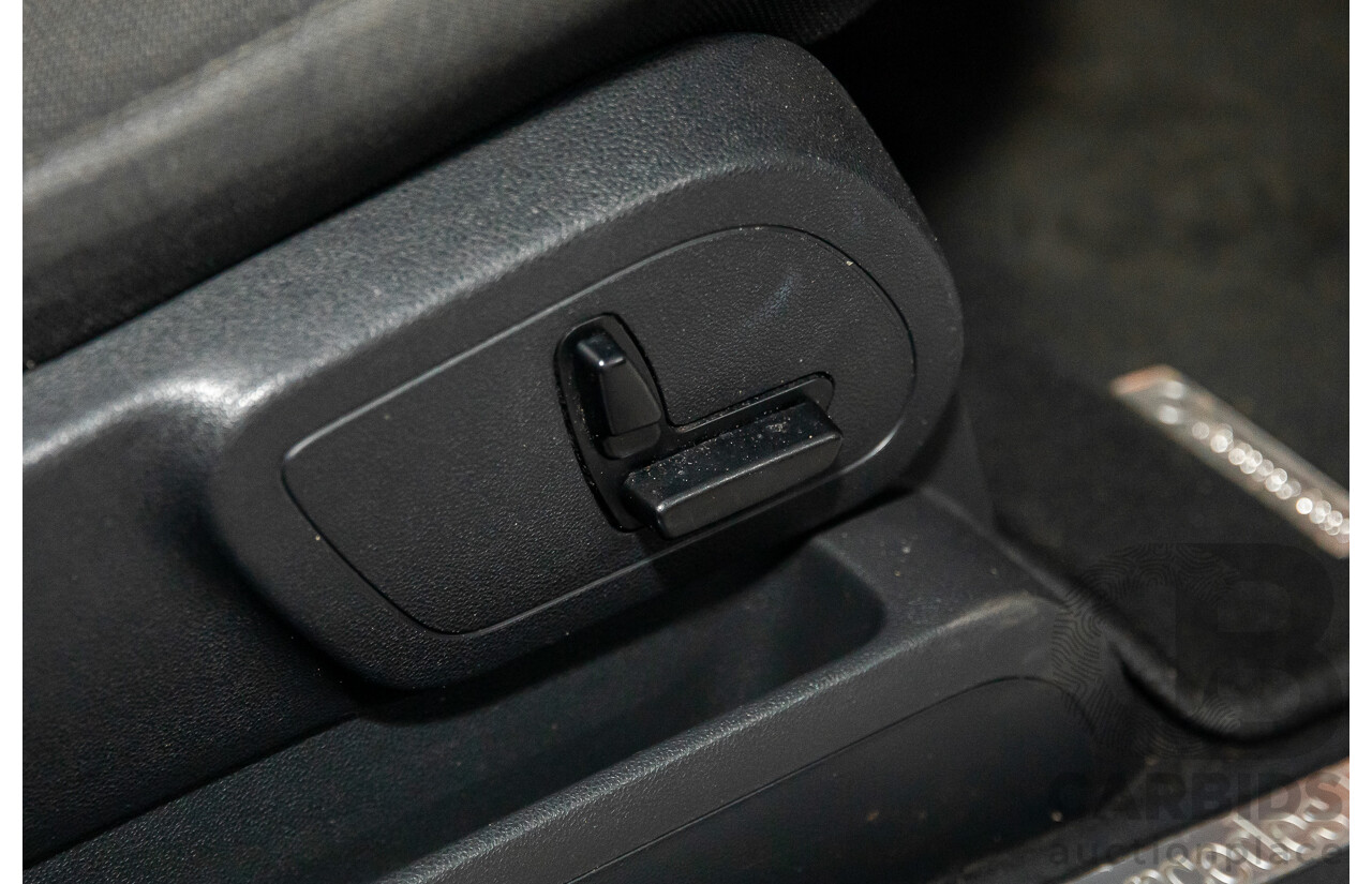 5/2011 Mercedes-Benz B180 245 MY10 5d Hatchback Cirrus White 1.7L