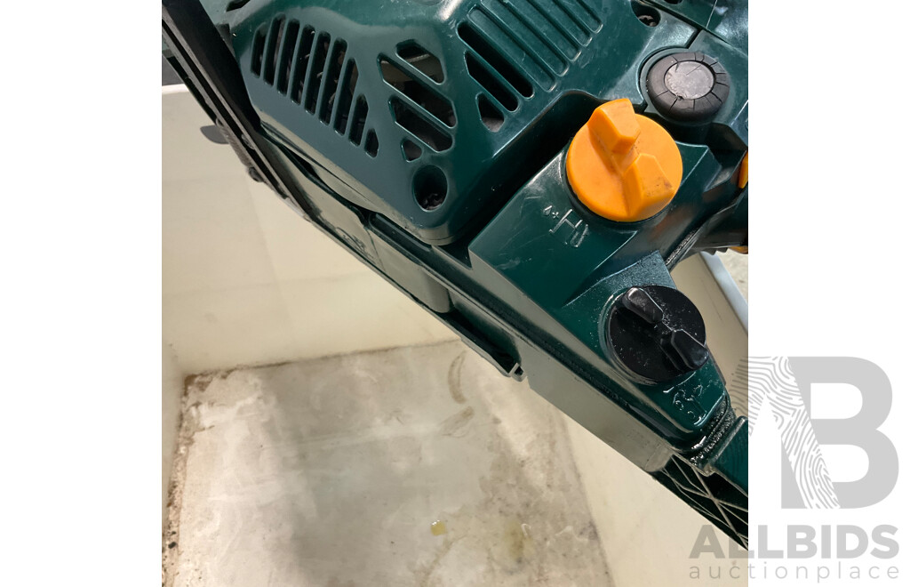 Ozito PCS-406 Petrol Chainsaw