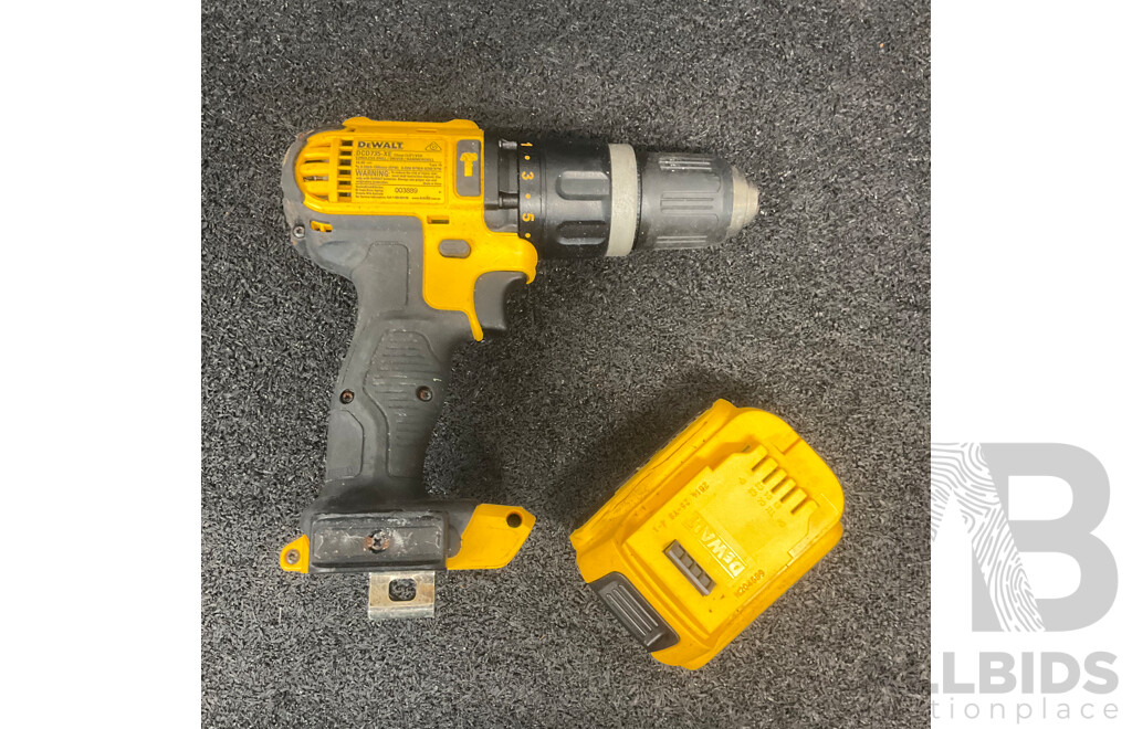 DeWALT 14.4V XR Hammer Drill (DCD735-XE) with 4.0Ah Battery - Lot of 2