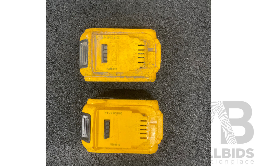 DeWALT 18V XR Li-ion 4.0Ah Battery - Lot of 2