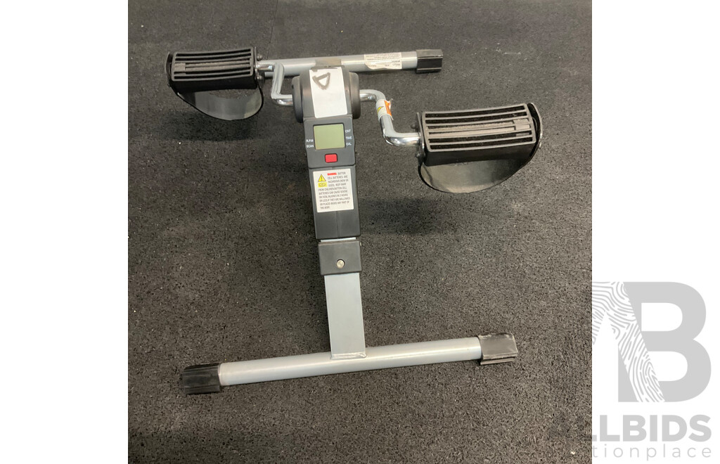 Weight Plates 8 X 2.5k and 4 X 3kg and Mini Exercise Bike - Lot of 13