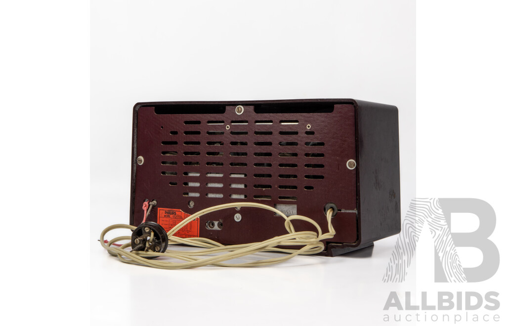 Vintage Philips 172 Bakelite Mantle Radio