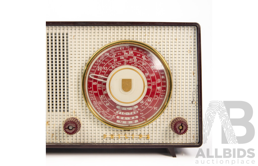 Vintage Philips 172 Bakelite Mantle Radio